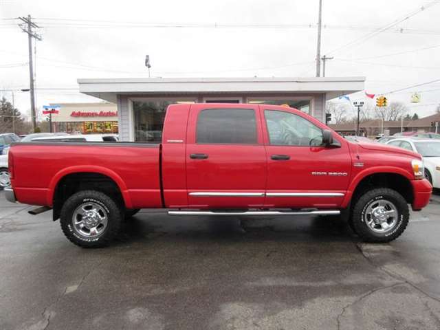 2006 Dodge Ram Pickup 2500 Laramie 4dr Mega Cab 4WD SB